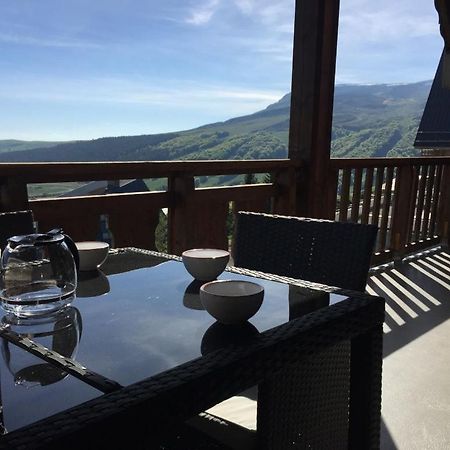 Lama-Gîte-des-Puys T3 Lamado vue époustouflante sud avec grande terrasse Super-Besse Extérieur photo