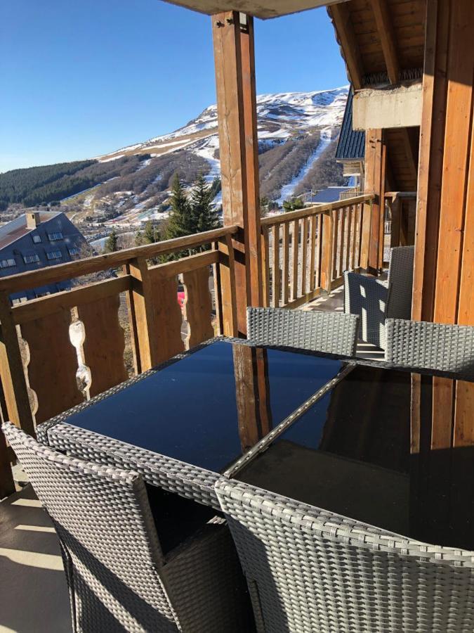Lama-Gîte-des-Puys T3 Lamado vue époustouflante sud avec grande terrasse Super-Besse Extérieur photo